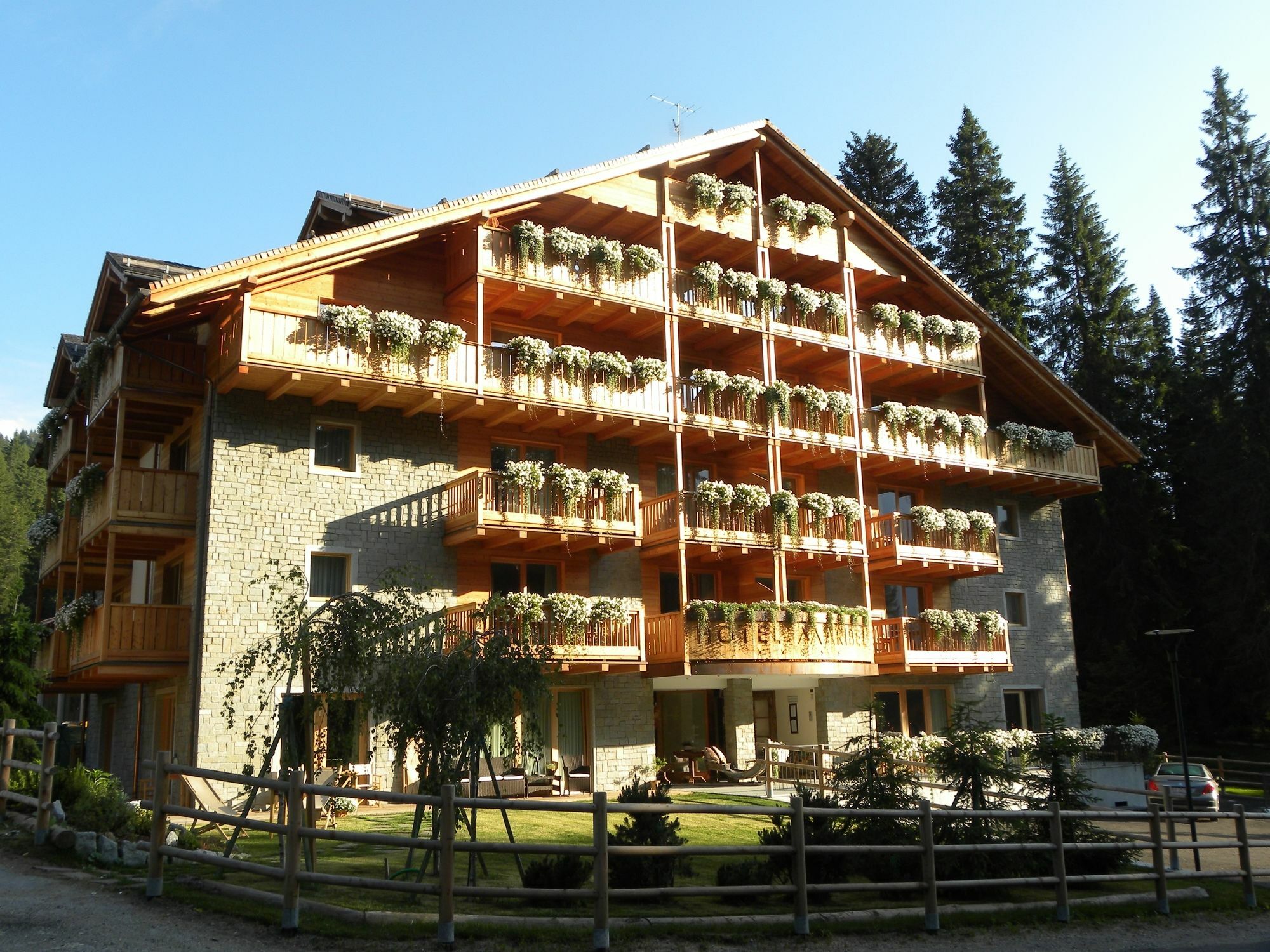 Maribel Hotel Madonna Buitenkant foto